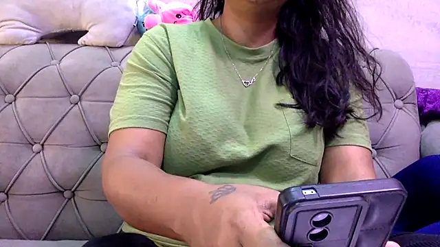 HaaniKaur online show from March 25, 2026, 6:57 am