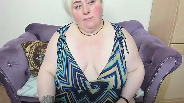 Snapshot of fashiona chatting on October 8, 2025, 7:36 pm fashiona online show from October 8, 2025, 7:36 pm