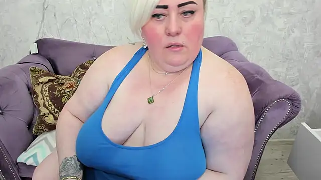 Snapshot of fashiona chatting on March 7, 2025, 9:17 pm fashiona online show from March 7, 2025, 9:17 pm