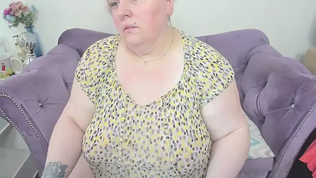 Snapshot of fashiona chatting on July 18, 2026, 12:36 pm fashiona online show from July 18, 2026, 12:36 pm