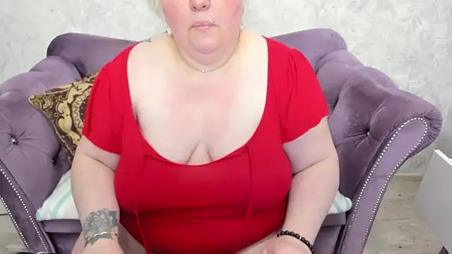 Snapshot of fashiona chatting on September 15, 2025, 7:58 pm fashiona online show from September 15, 2025, 7:58 pm