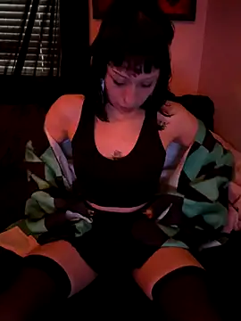 Snapshot of Gothbabbi chatting on October 7, 2025, 9:38 pm Gothbabbi online show from October 7, 2025, 9:38 pm
