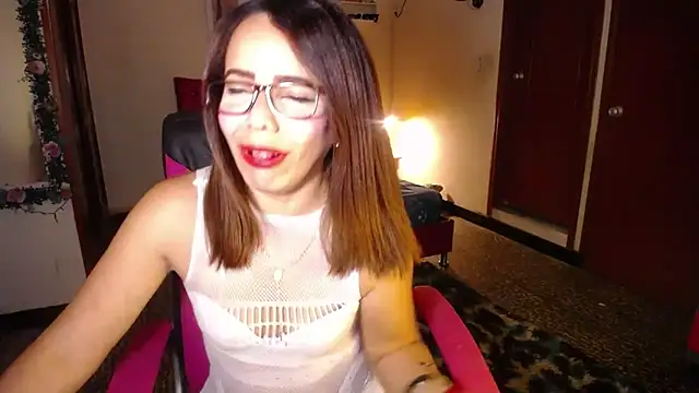 Snapshot of danielle_rose_1 chatting on February 17, 2026, 1:41 pm danielle rose 1 online show from February 17, 2026, 1:41 pm