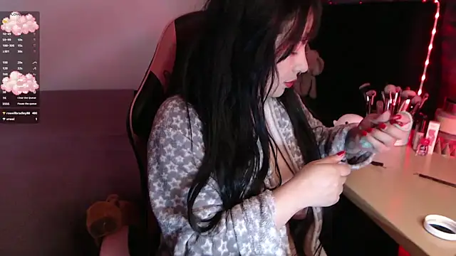 Snapshot of Theprojectsaraa chatting on February 9, 2026, 3:32 pm Theprojectsaraa online show from February 9, 2026, 3:32 pm