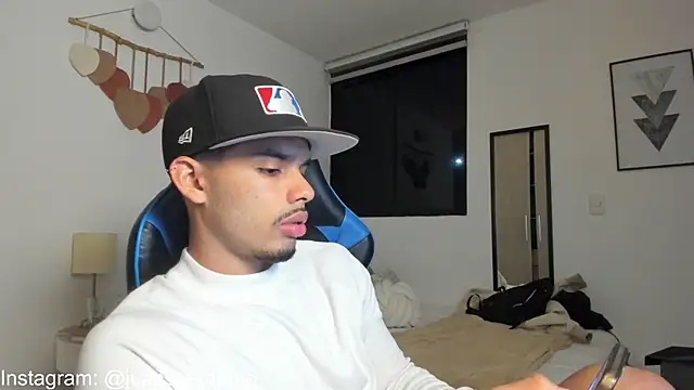 Snapshot of mateoleonee chatting on September 21, 2025, 11:21 pm mateoleonee online show from September 21, 2025, 11:21 pm