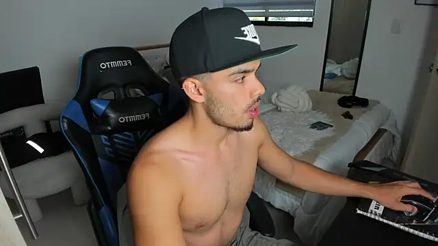 Snapshot of mateoleonee chatting on October 14, 2025, 9:15 pm mateoleonee online show from October 14, 2025, 9:15 pm