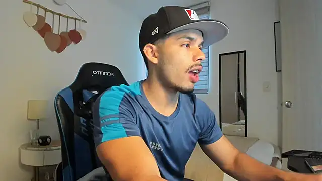 Snapshot of mateoleonee chatting on September 27, 2025, 8:37 pm mateoleonee online show from September 27, 2025, 8:37 pm