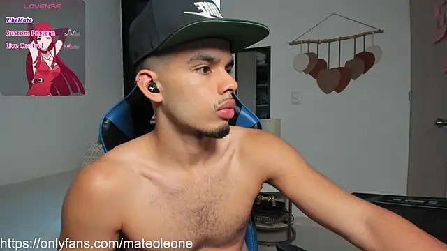 Snapshot of mateoleonee chatting on February 10, 2026, 11:15 pm mateoleonee online show from February 10, 2026, 11:15 pm