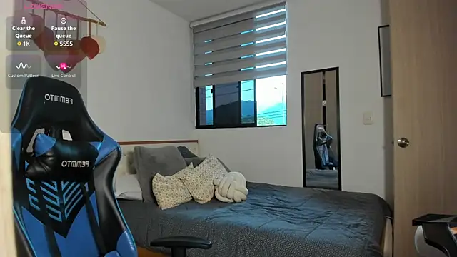 Snapshot of mateoleonee chatting on October 25, 2025, 10:43 pm mateoleonee online show from October 25, 2025, 10:43 pm