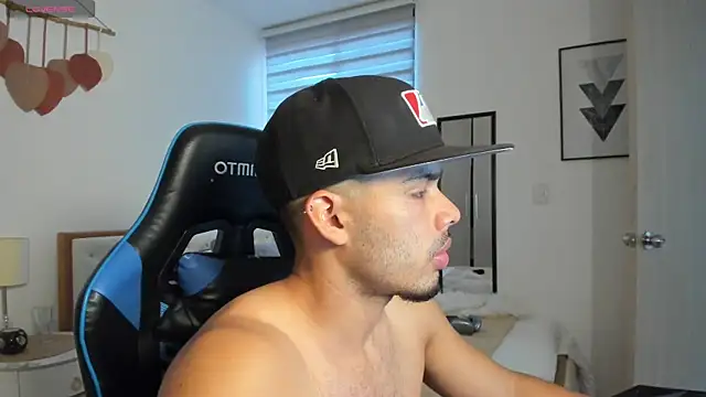 Snapshot of mateoleonee chatting on October 3, 2025, 8:21 pm mateoleonee online show from October 3, 2025, 8:21 pm