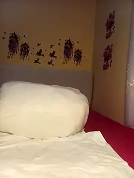 sexxylucia online show from April 13, 2026, 5:06 pm