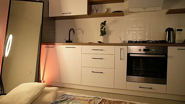 Kristina diamond online show from November 14, 2025, 1:26 pm