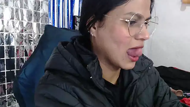 SweetAlmaa online show from September 25, 2025, 9:37 am