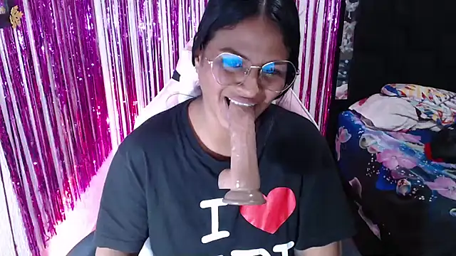 SweetAlmaa online show from April 15, 2026, 7:58 pm