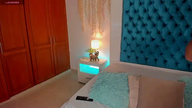 ohrianagibson online show from April 15, 2026, 11:27 pm