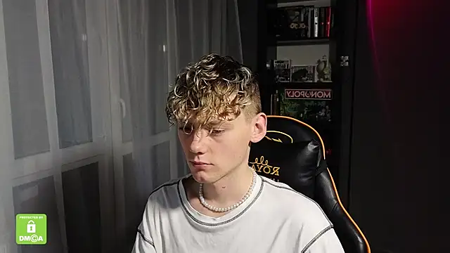 Keytaro online show from November 11, 2025, 11:31 pm