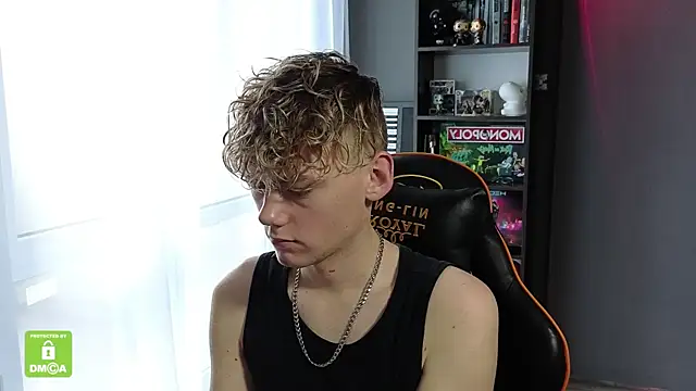 Snapshot of Keytaro chatting on October 31, 2025, 10:45 am Keytaro online show from October 31, 2025, 10:45 am