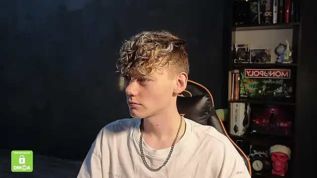 Keytaro online show from November 21, 2025, 1:21 pm