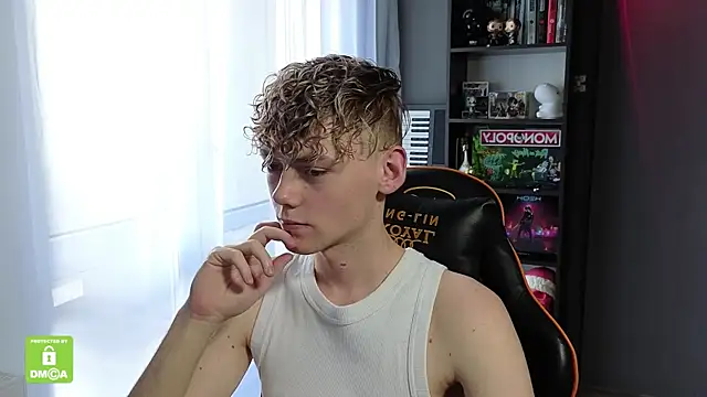 Snapshot of Keytaro chatting on October 28, 2025, 10:14 am Keytaro online show from October 28, 2025, 10:14 am