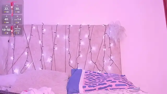 Snapshot of Kaela18 chatting on December 7, 2024, 1:24 pm Kaela18 online show from December 7, 2024, 1:24 pm