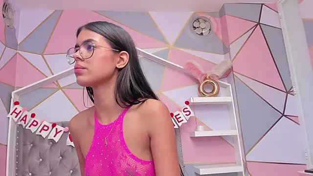 Isa little4u online show from February 14, 2025, 8:15 pm