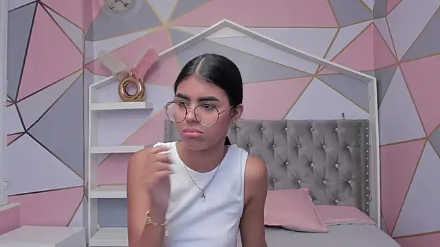 Isa little4u online show from February 13, 2025, 7:42 pm