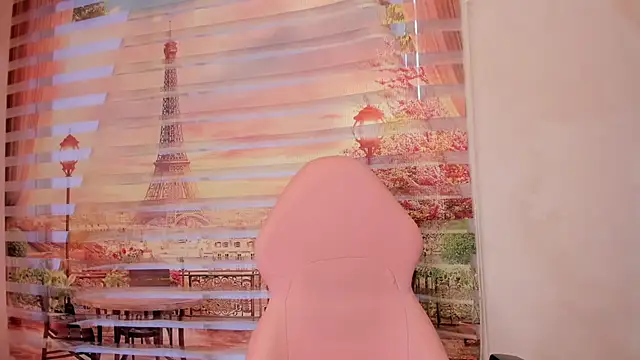 Isa little4u online show from October 9, 2025, 11:22 am