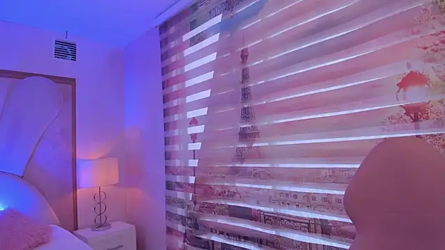 Isa little4u online show from October 3, 2025, 3:35 pm