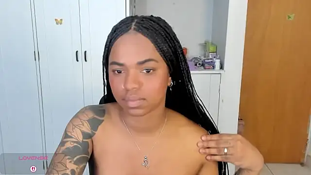 Snapshot of Marce_22 chatting on September 26, 2025, 1:23 am Marce 22 online show from September 26, 2025, 1:23 am