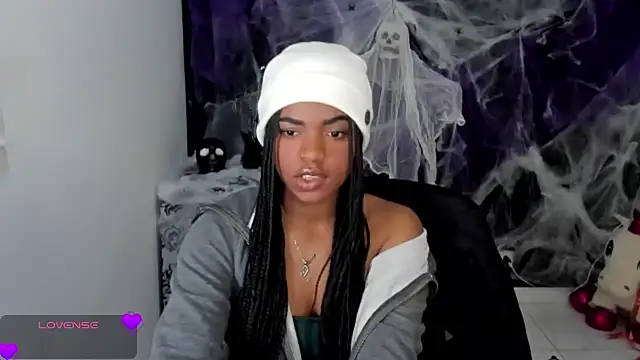 Snapshot of Marce_22 chatting on October 12, 2025, 10:44 pm Marce 22 online show from October 12, 2025, 10:44 pm