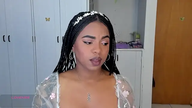 Snapshot of Marce_22 chatting on September 28, 2025, 1:45 am Marce 22 online show from September 28, 2025, 1:45 am