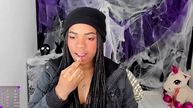 Snapshot of Marce_22 chatting on October 15, 2025, 4:37 pm Marce 22 online show from October 15, 2025, 4:37 pm