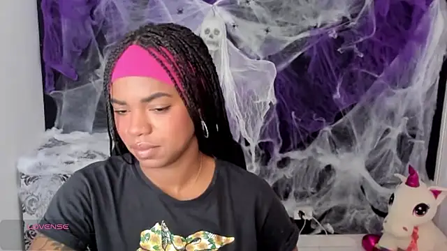 Snapshot of Marce_22 chatting on October 8, 2025, 4:08 pm Marce 22 online show from October 8, 2025, 4:08 pm