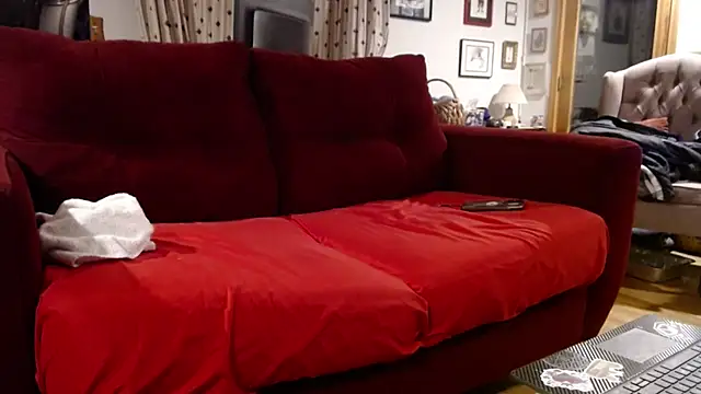 Snapshot of UnCuTupTheBuTT chatting on October 12, 2025, 5:31 am UnCuTupTheBuTT online show from October 12, 2025, 5:31 am