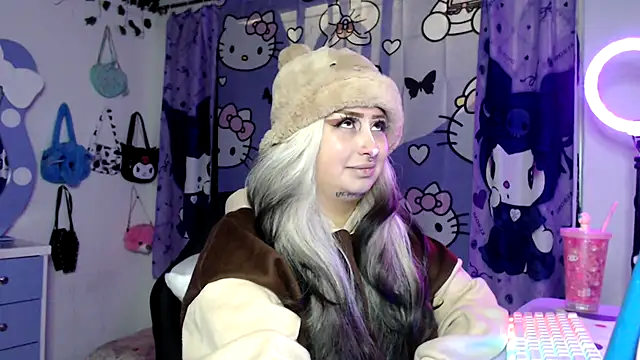 lussyevans24 online show from November 16, 2025, 4:39 am