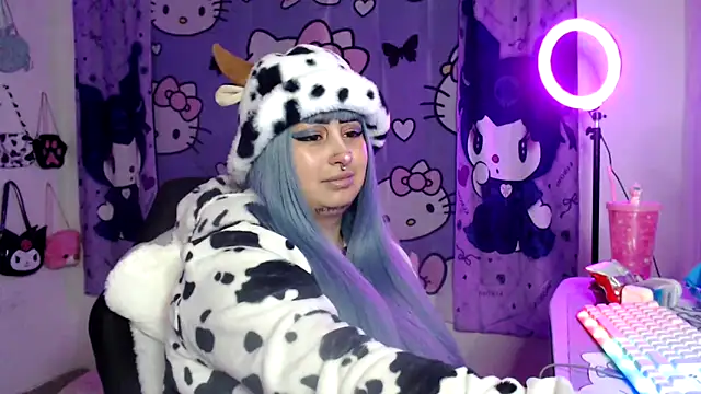 Snapshot of lussyevans24 chatting on October 5, 2025, 5:20 am lussyevans24 online show from October 5, 2025, 5:20 am