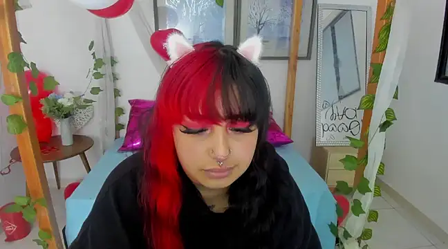 lussyevans24 online show from February 17, 2025, 7:37 am