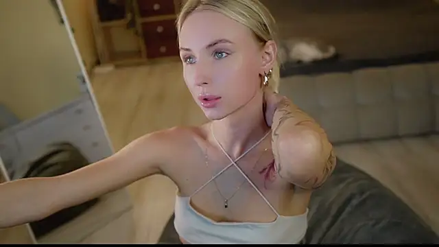 blondy room online show from September 26, 2025, 4:14 pm