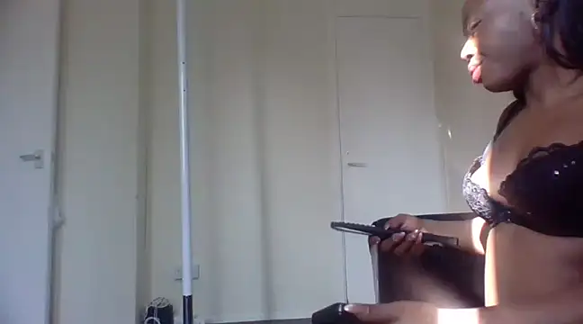 Snapshot of Cinderella_Jewels_ chatting on March 5, 2025, 1:39 pm Cinderella Jewels  online show from March 5, 2025, 1:39 pm