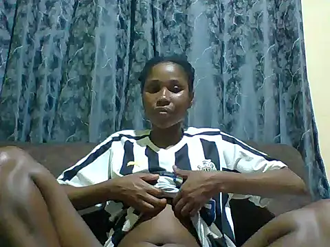 Snapshot of miss_lyne001 chatting on October 22, 2025, 2:38 pm miss lyne001 online show from October 22, 2025, 2:38 pm