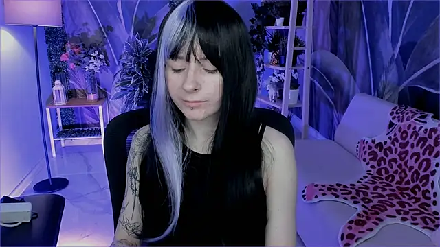 LexiWenford online show from November 26, 2025, 3:39 am