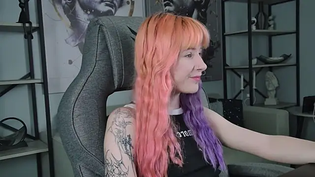 LexiWenford online show from July 23, 2026, 4:10 am