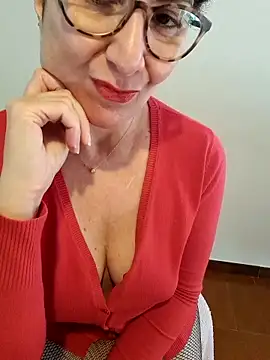 Snapshot of Viola8p chatting on February 6, 2026, 10:33 am Viola8p online show from February 6, 2026, 10:33 am