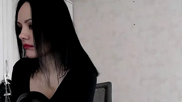 Devil Goddess online show from February 5, 2025, 12:27 pm