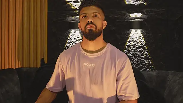 Snapshot of DannSaenz chatting on October 28, 2025, 1:21 pm DannSaenz online show from October 28, 2025, 1:21 pm