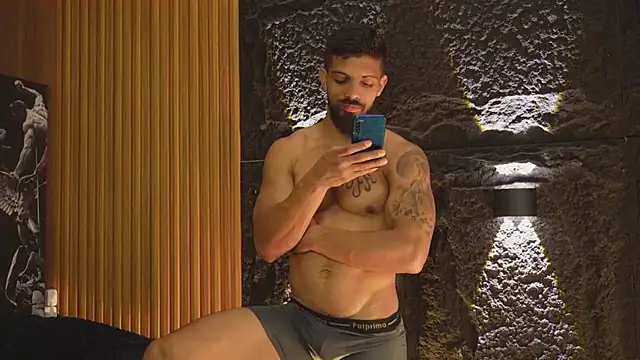 Snapshot of DannSaenz chatting on October 22, 2025, 1:10 pm DannSaenz online show from October 22, 2025, 1:10 pm