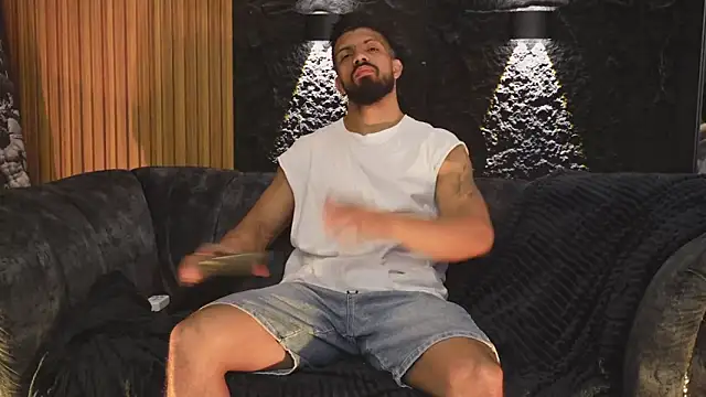 Snapshot of DannSaenz chatting on November 1, 2025, 11:59 am DannSaenz online show from November 1, 2025, 11:59 am