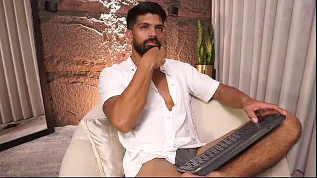 DannSaenz online show from April 16, 2026, 9:39 pm