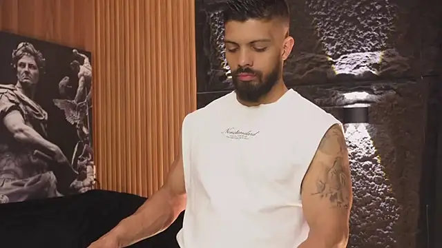 Snapshot of DannSaenz chatting on October 3, 2025, 2:29 pm DannSaenz online show from October 3, 2025, 2:29 pm