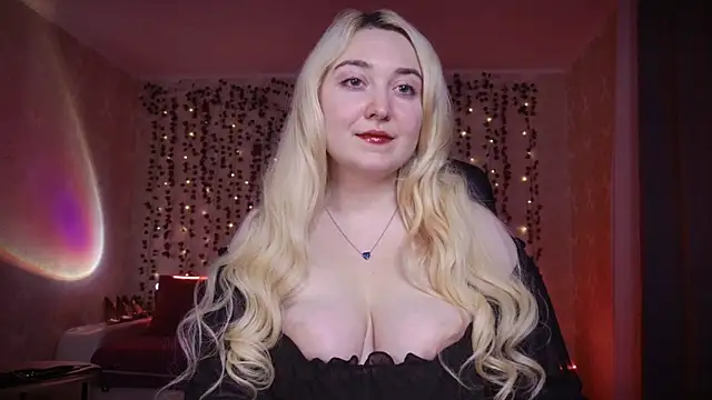 Snapshot of AllisonBlack_ chatting on October 11, 2025, 12:44 am AllisonBlack  online show from October 11, 2025, 12:44 am